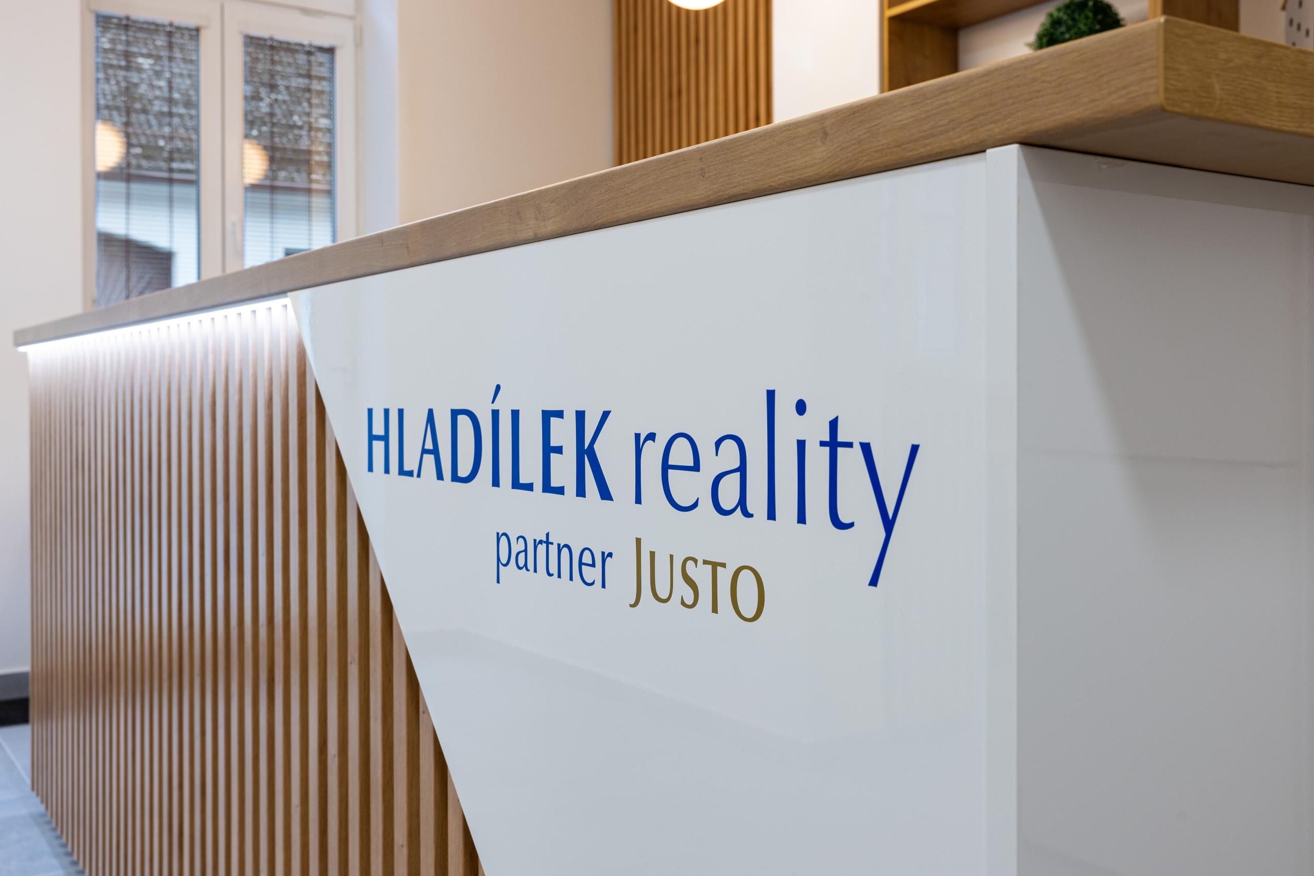 HLADÍLEK reality, partner Justo